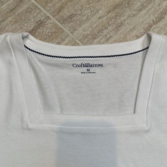 Croft and Barrow square neck white short sleeve tee - size M - Picture 2 of 4